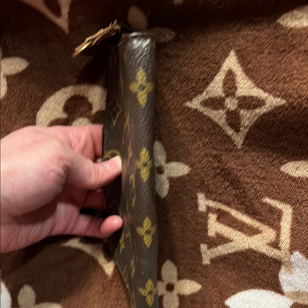 Louis Vuitton Monogram Key Pouch - Picture 7 of 7